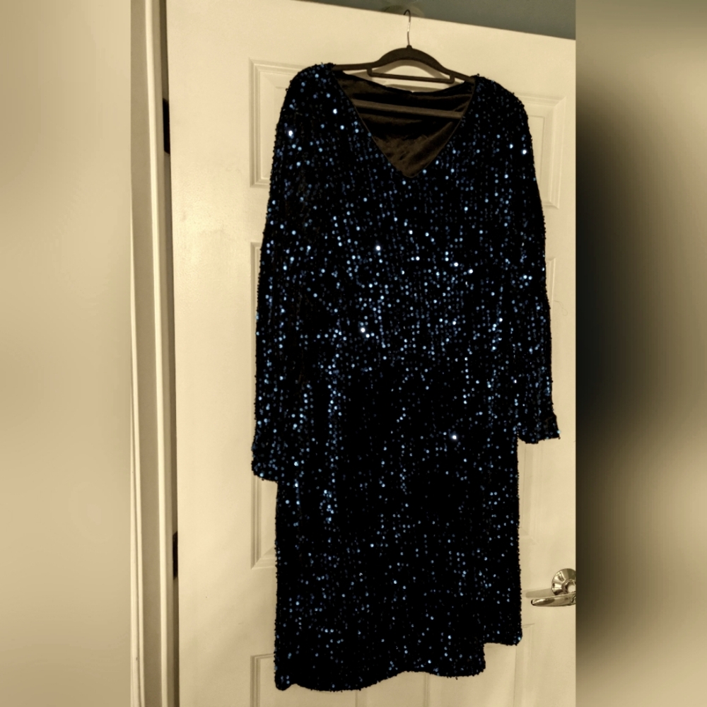 IN'VOLAND Plus-Size Blue Sequin Dress (Size 22)